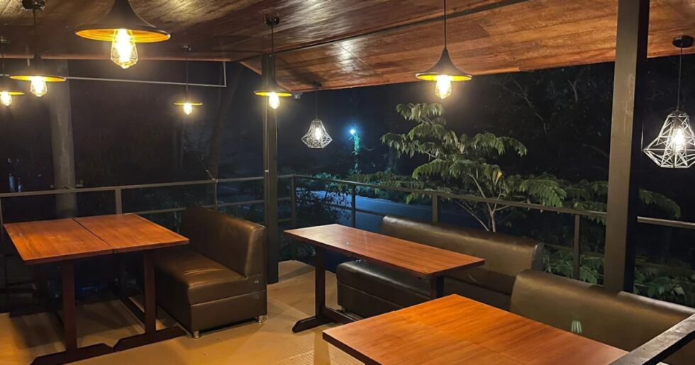 Ainain Cafe Triprayar