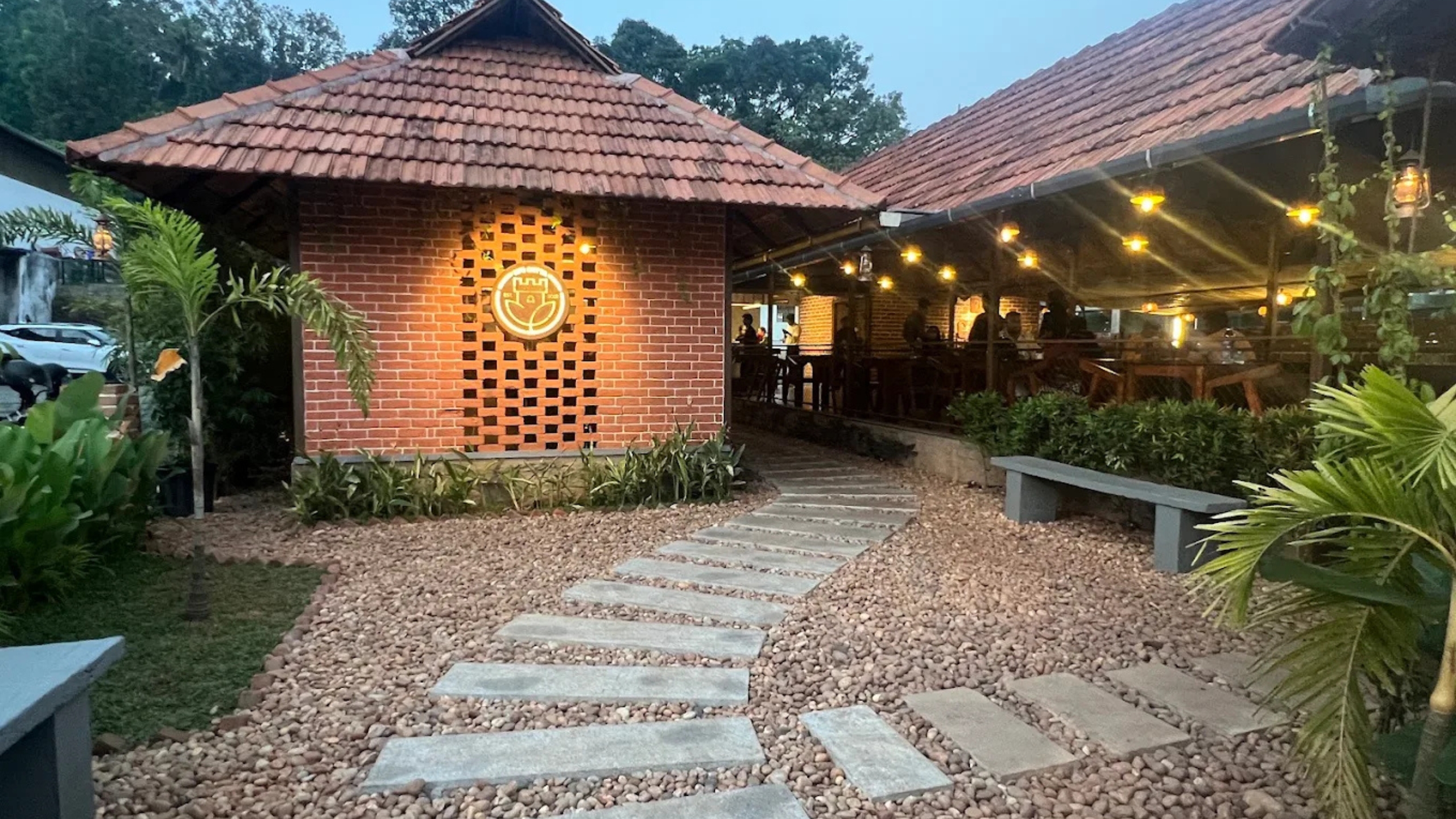 90’s Cotta Resto Café in Thodupuzha serving Kerala dishes at one of the popular restaurants in Thodupuzha
