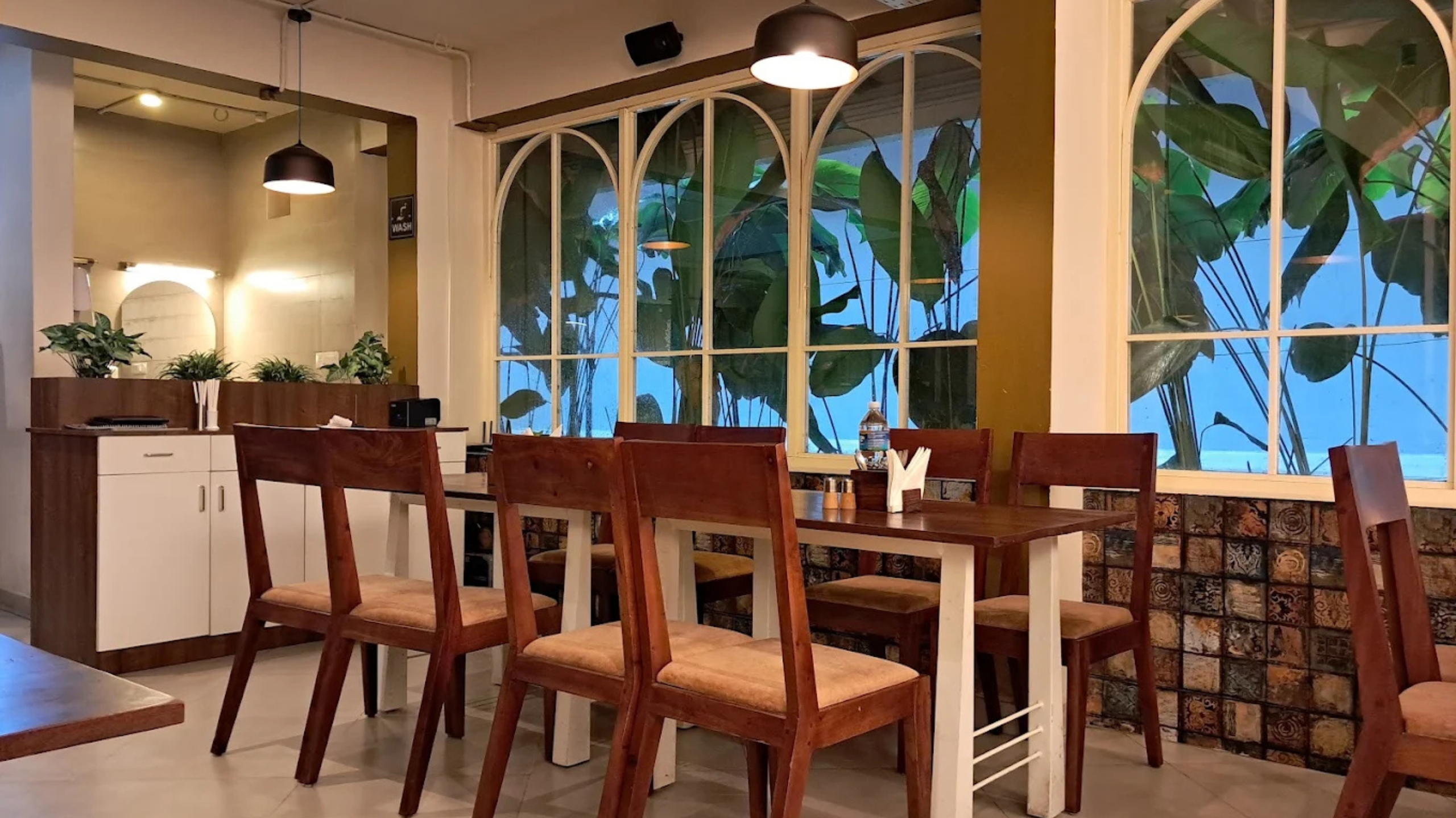 Achayan’s Restaurant in Thodupuzha serving premium fusion dishes at a popular restaurant in Idukki