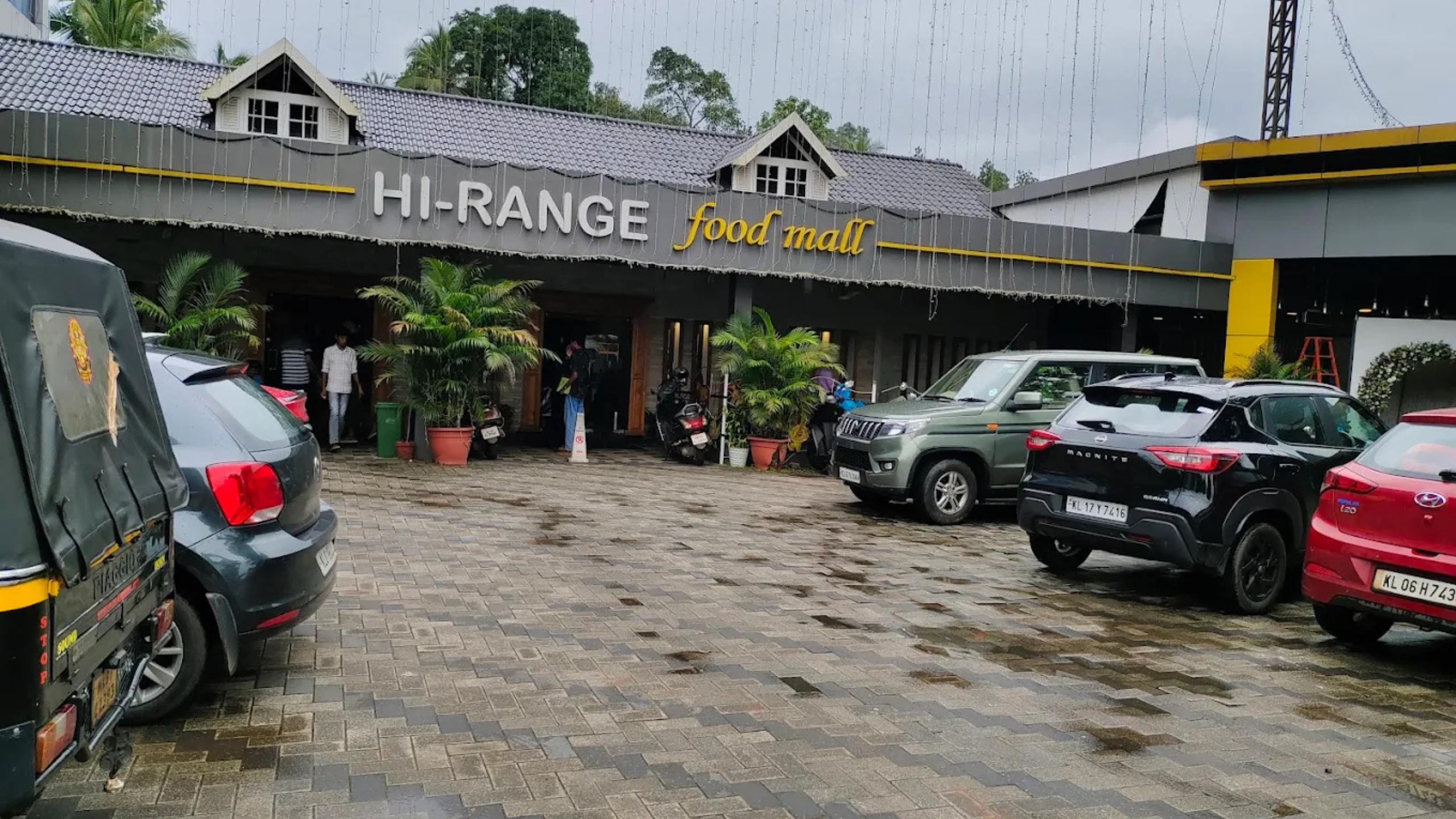 Hi-Range Food Mall in Thodupuzha serving authentic Kerala dishes at one of the popular restaurants in Thodupuzha