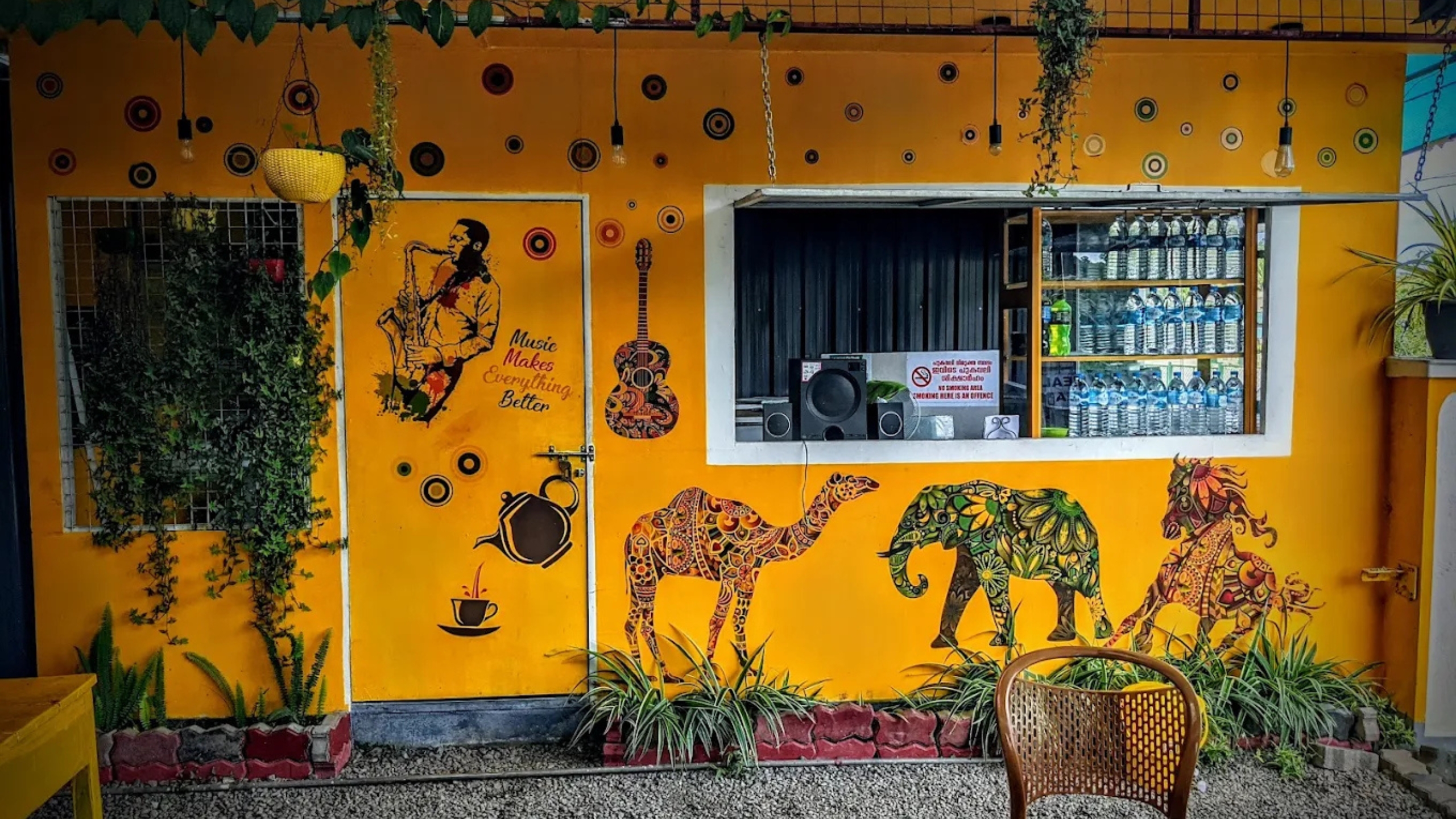 Tusker Cafe in Vandiperiyar offering fresh Kerala food and relaxing café ambience near Thekkady