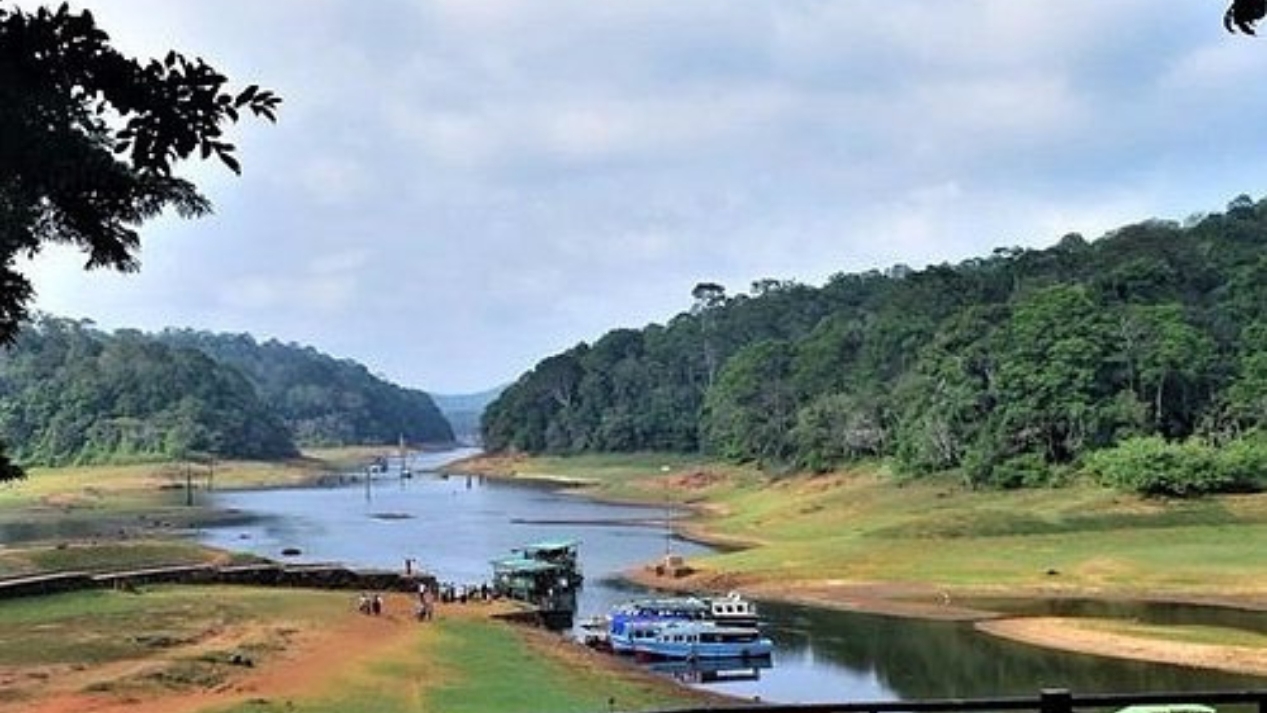 Top restaurants in Thodupuzha serving authentic Kerala dishes, traditional Kerala meals, and seafood in Idukki