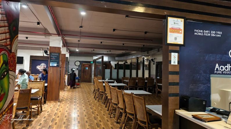 Aadhi Bhavan – Pure Vegetarian restaurant in Palakkad serving traditional South Indian veg meals and breakfast dishes.