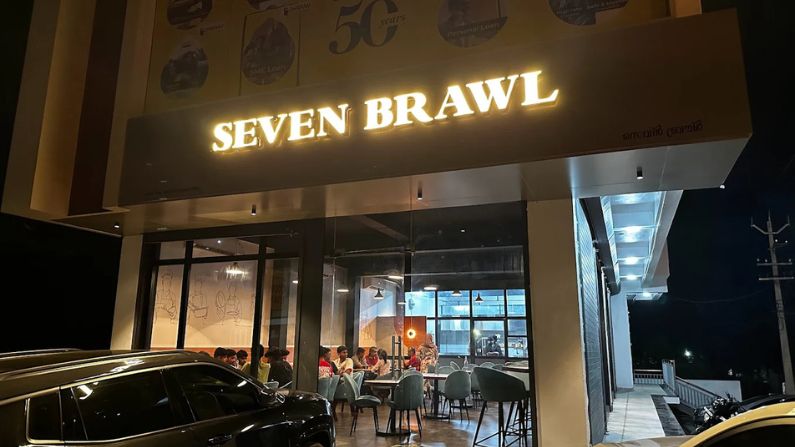 Seven Brawl restaurant in Palakkad offering burgers, fried chicken, fast food, and casual dining options.
