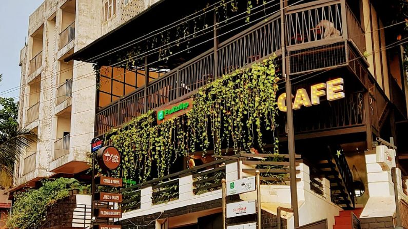 FruitzzUpp Cafe in Malappuram serves fresh juices, shakes, desserts, and cafe-style snacks