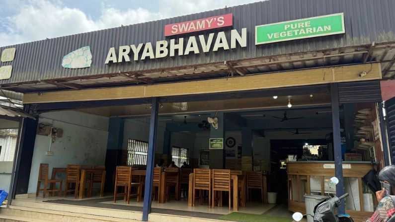 Swami’s Aryabhavan in Vythiri serves traditional South Indian vegetarian food