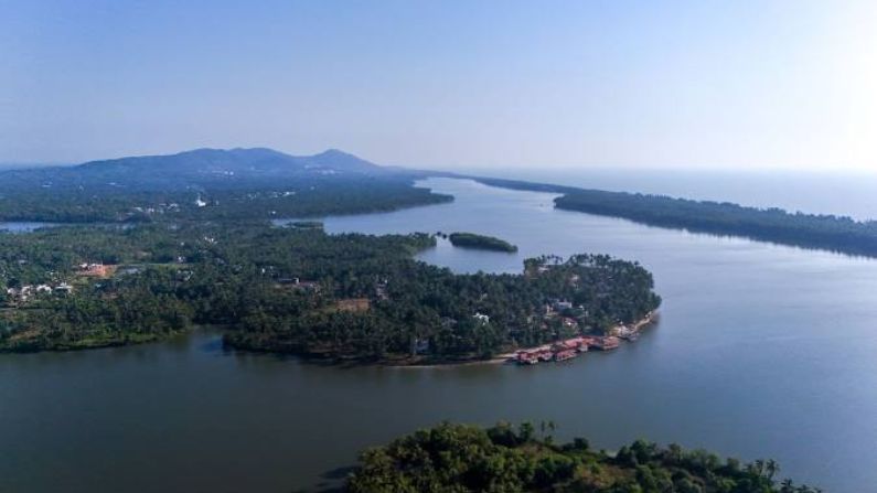 Town view of Payyannur highlighting popular streets and restaurants in Payyannur where locals and travelers enjoy delicious food.
